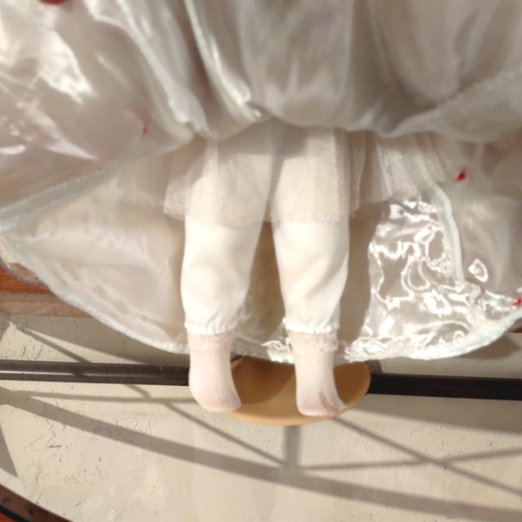 Porcelain Doll Cathay collection curly blonde hair on flowering dress - Picture 8 of 12